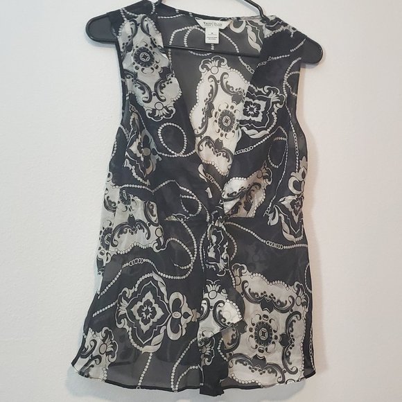 White House black market (medium black and white sheer top) - Picture 9 of 10